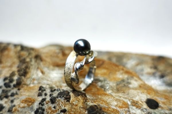 ring-tahitperle-von-achleitner-schmuck-kunst83A6F688-AF3A-504E-DC72-2C9B7A2E978F.jpg