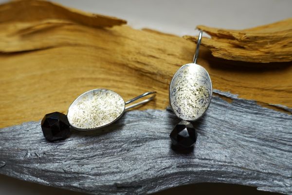 ohrringe-mit-granat-und-feenstaub-von-achleitner-schmuck-kunstB21B449A-0E2A-9550-B63F-F8381B64C35C.jpg