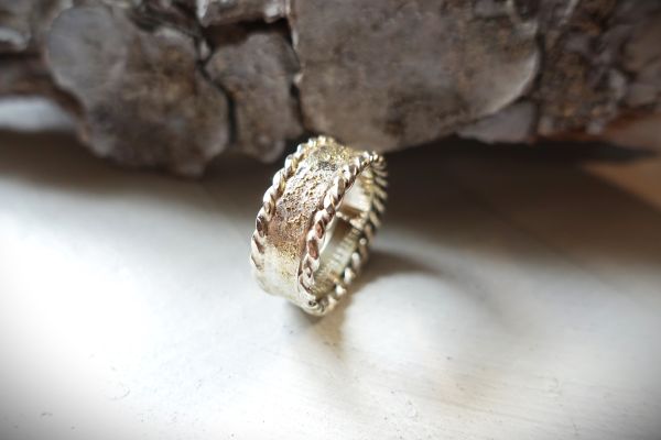 feenstaubring-mit-kordel-achleitner-schmuck-kunst89774916-92B9-3866-49DC-69337E891E6C.jpg