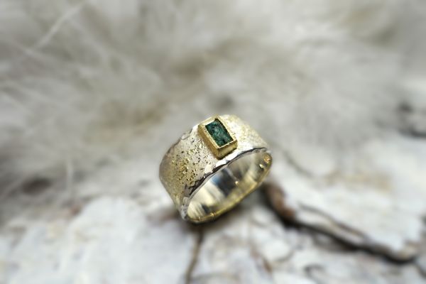 roh-smaragd-aus-dem-habachtal-von-achleitner-schmuck-kunst14DF5CF3-7027-3F03-8DA8-9C6F9C51ECBB.jpg