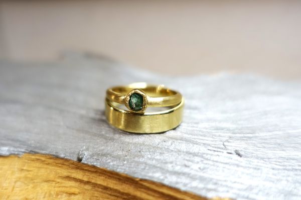 eheringe-mir-smaragd-aus-habachtal-achleitner-schmuck-kunstC9B82646-F8EE-AA78-BD00-9A2418AF41D0.jpg