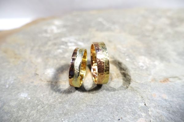 eheringe-rotgold-gelbgold-workshop-eheringe407FA579-91BA-D713-6223-8E2B1D62E015.jpg
